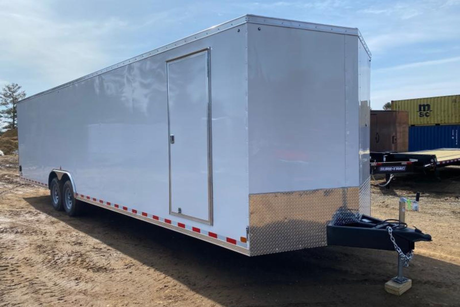 8.5x32 enclosed trailer