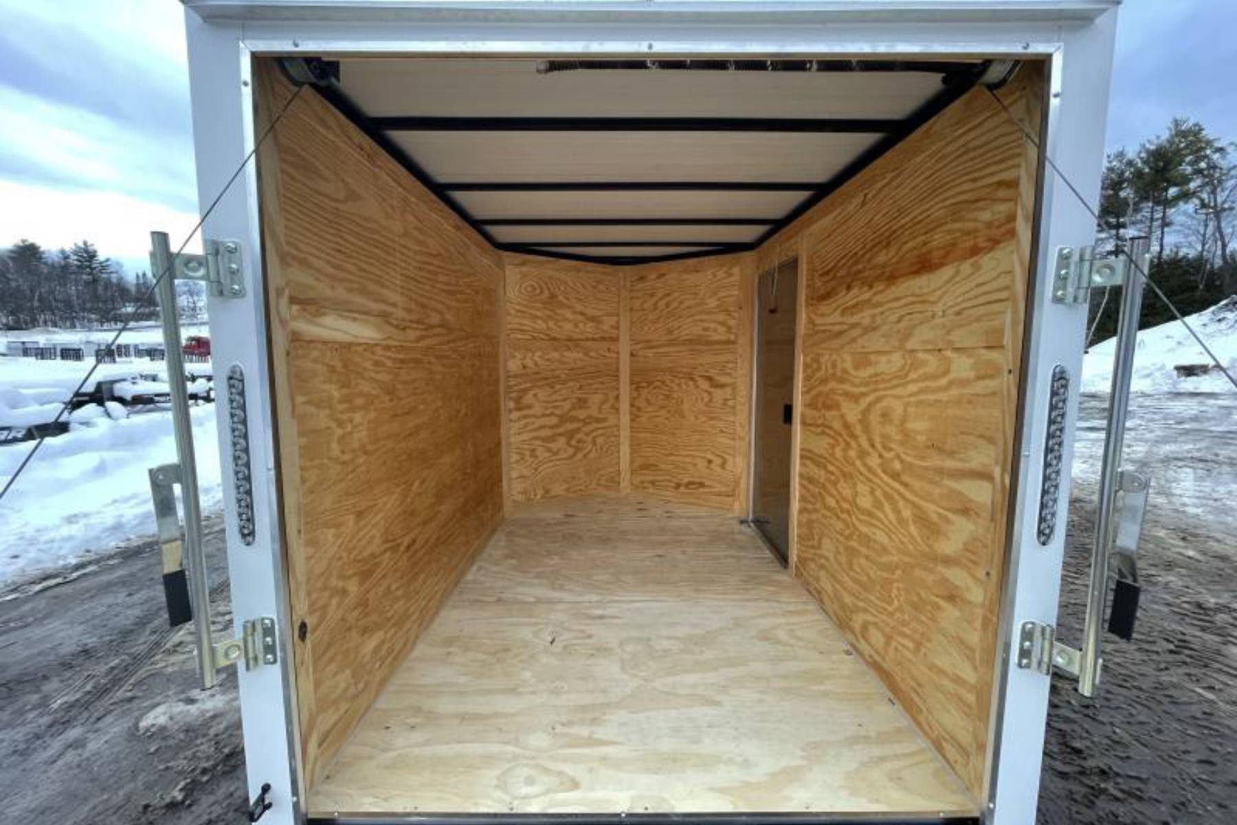 enclosed trailer 6 x 8